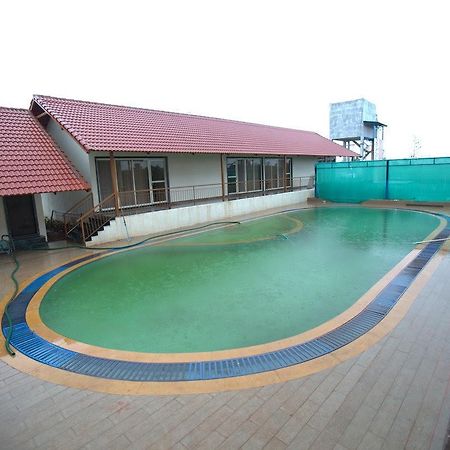 Break The Routine Hotel Murbād Exterior foto